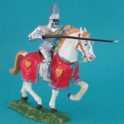 8966 4 Chevalier en armure  sur cheval caparaçonné, avec lance, bouclier, casque à plumets visière fermée (II a).